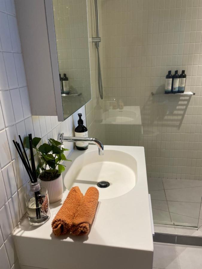 Cozy 1 Bed Apt & Spa,Free Parking ,Phenomena Views Melbourne Exterior photo